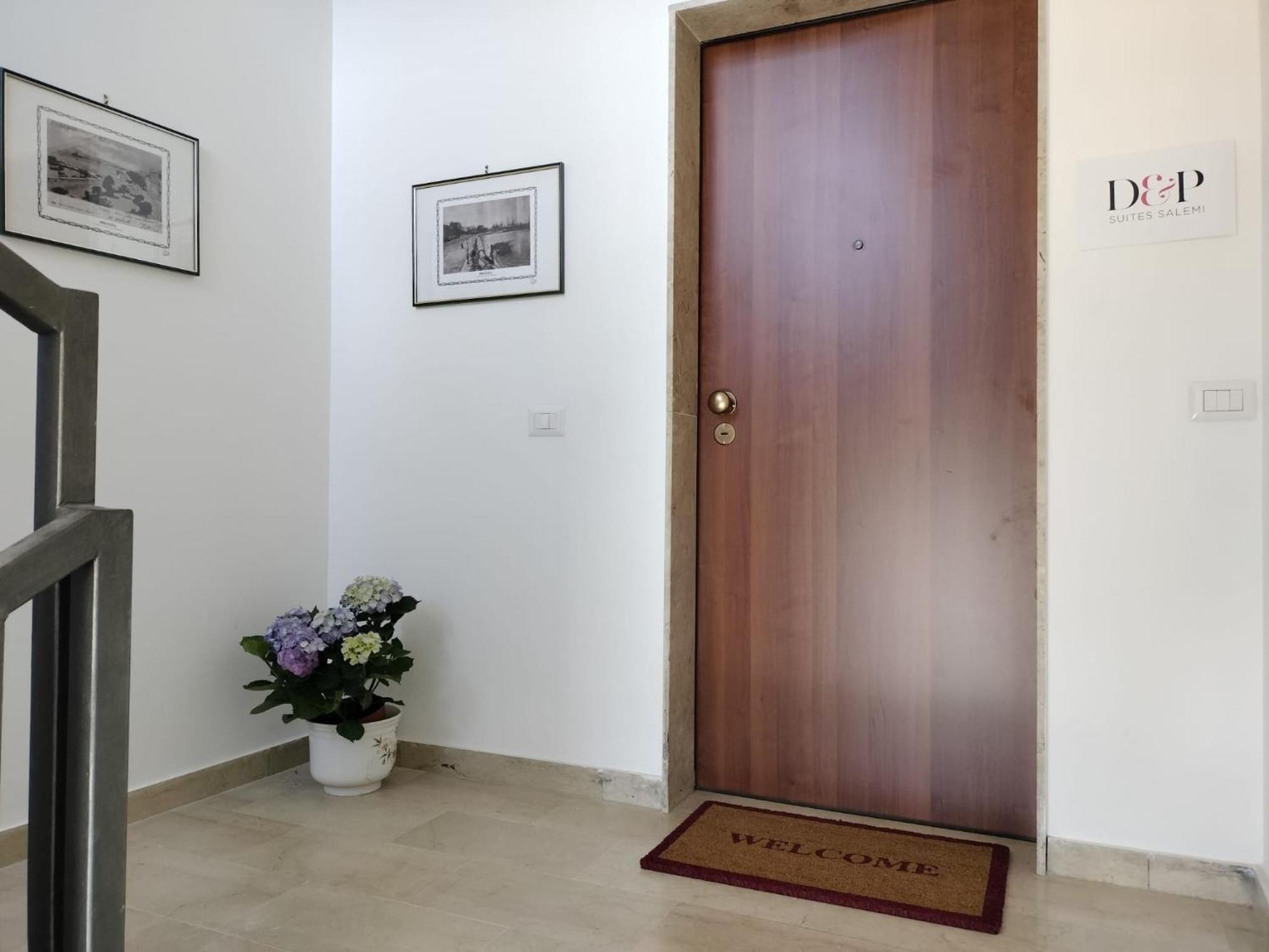 D&P Suites 1 Salemi Bagian luar foto