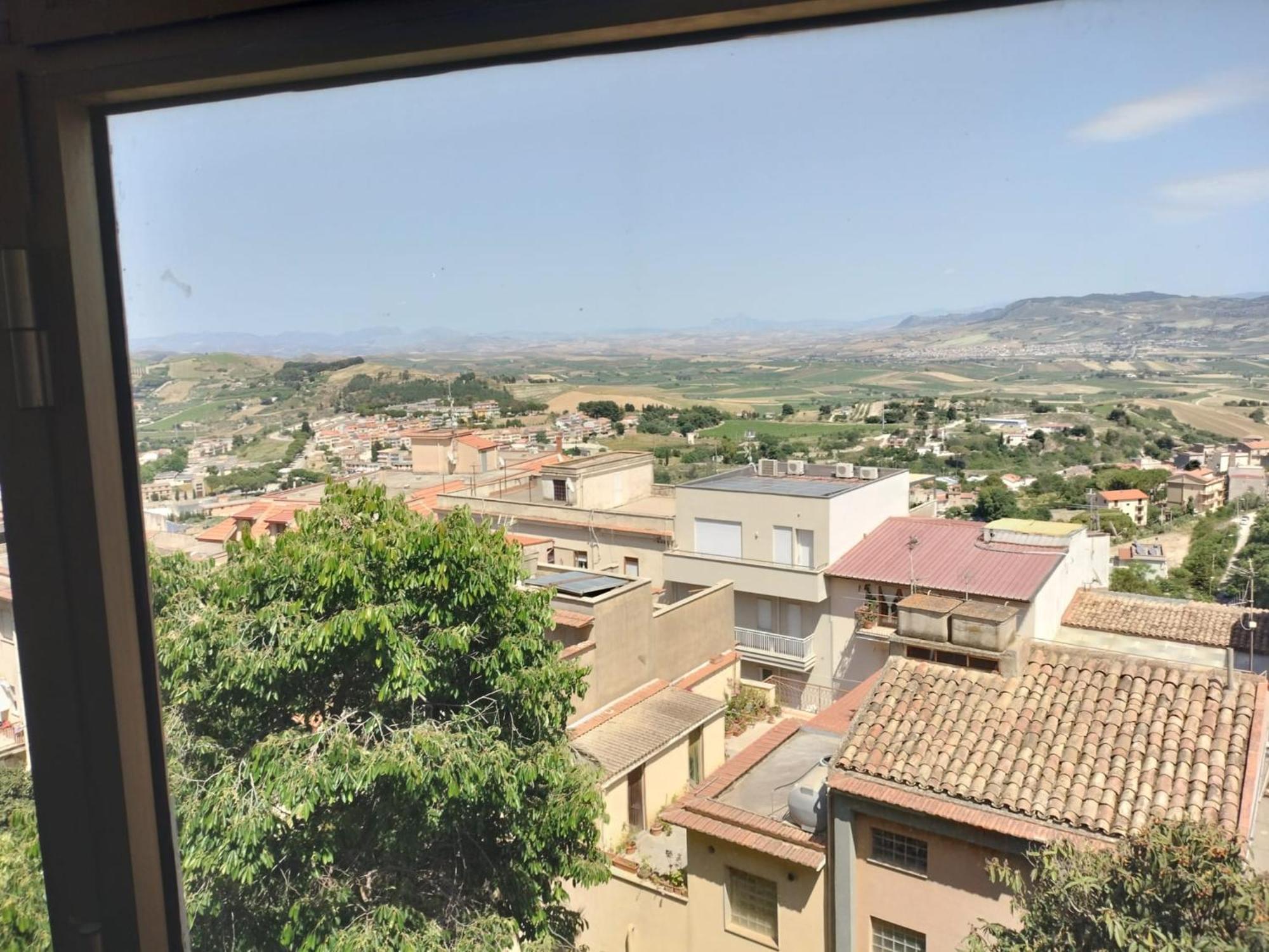 D&P Suites 1 Salemi Bagian luar foto