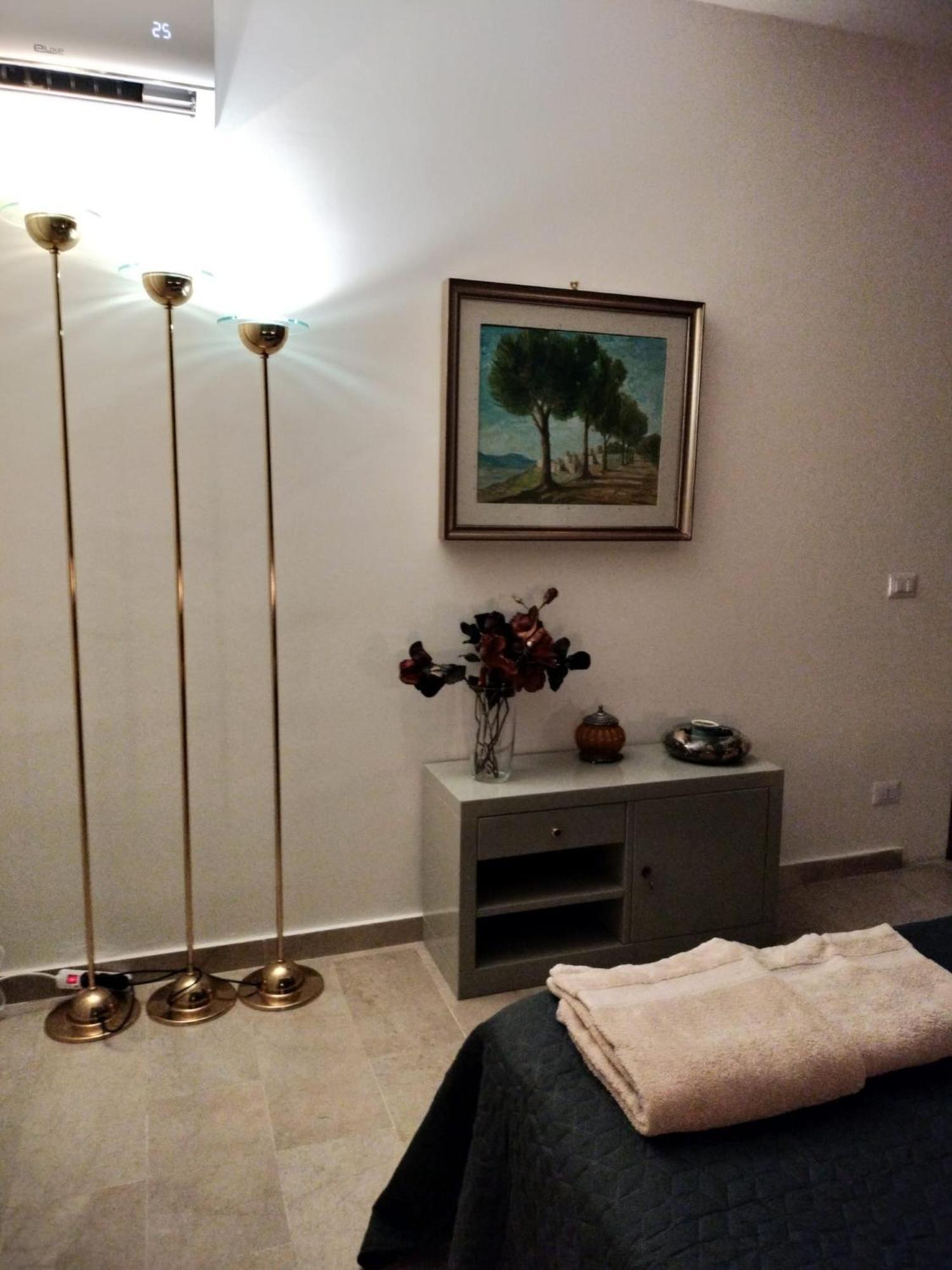 D&P Suites 1 Salemi Bagian luar foto