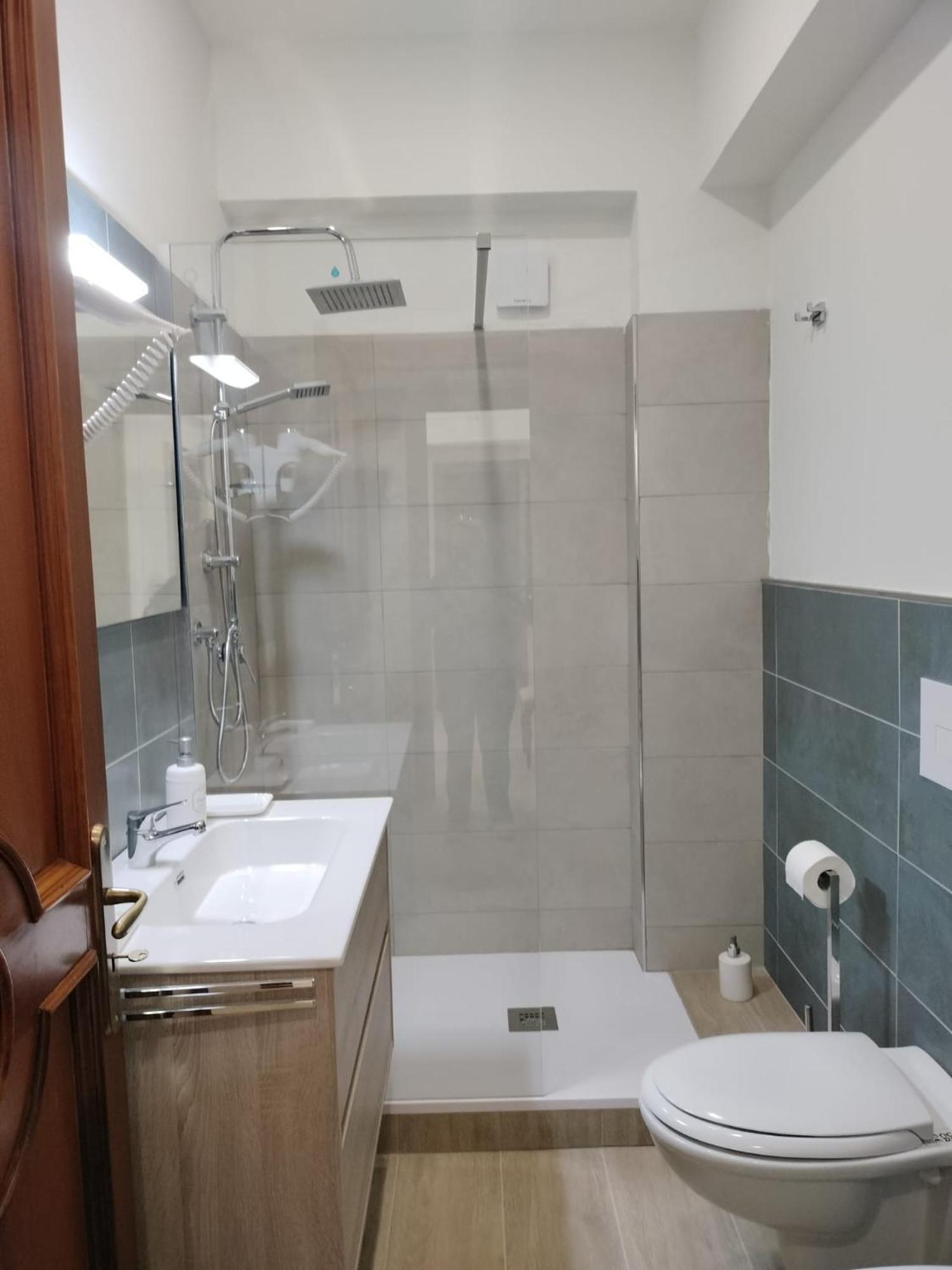 D&P Suites 1 Salemi Bagian luar foto
