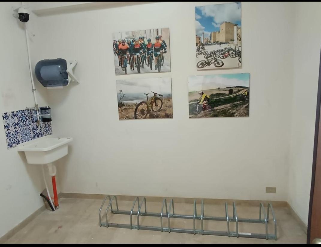 D&P Suites 1 Salemi Bagian luar foto